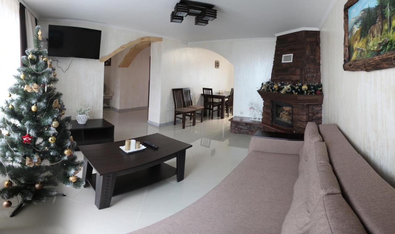 Pyate Koleso Hotel ลาเซชชินา ภายนอก รูปภาพ