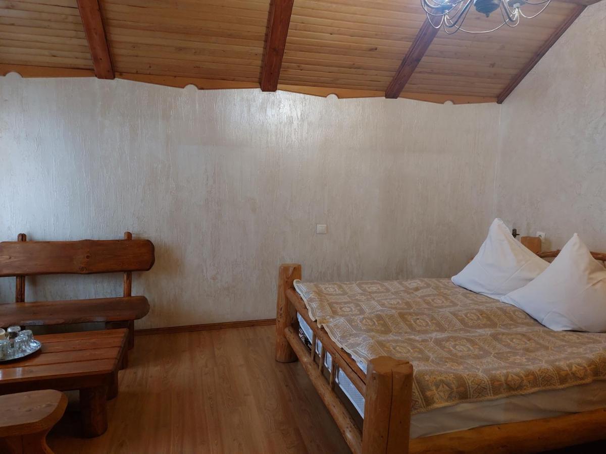 Pyate Koleso Hotel ลาเซชชินา ภายนอก รูปภาพ