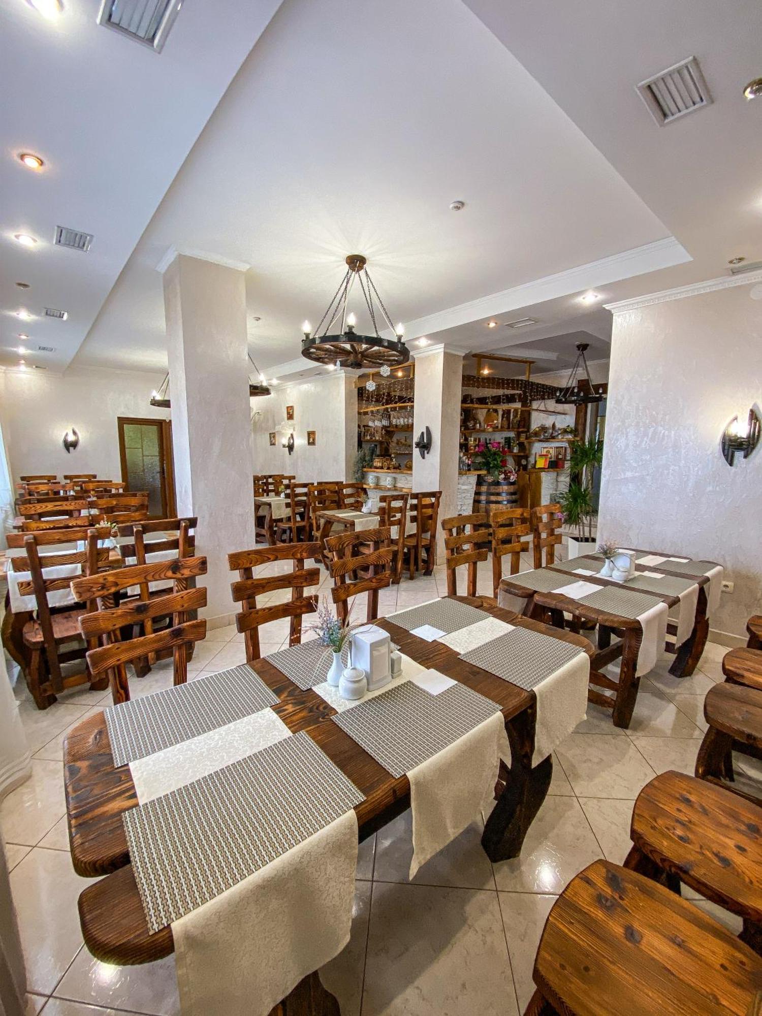 Pyate Koleso Hotel ลาเซชชินา ภายนอก รูปภาพ