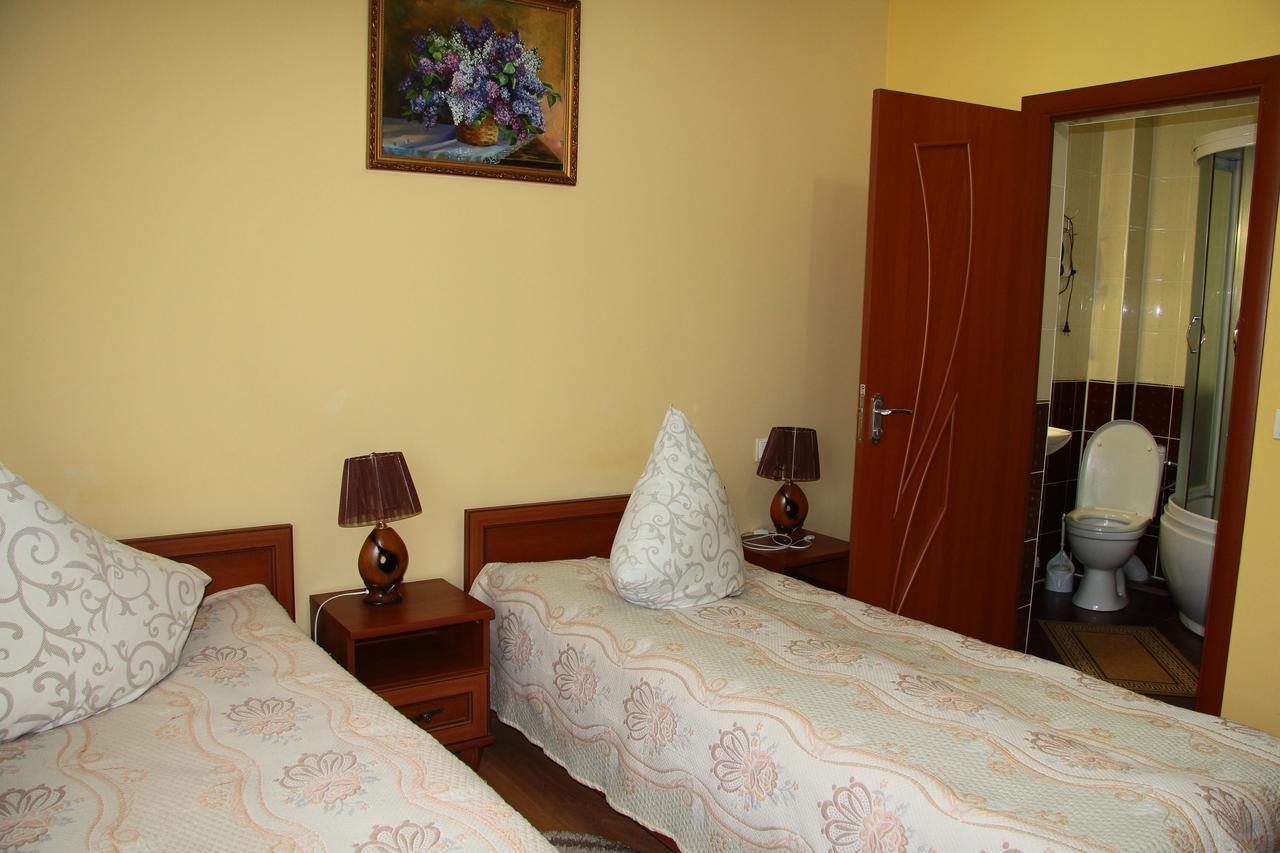 Pyate Koleso Hotel ลาเซชชินา ภายนอก รูปภาพ